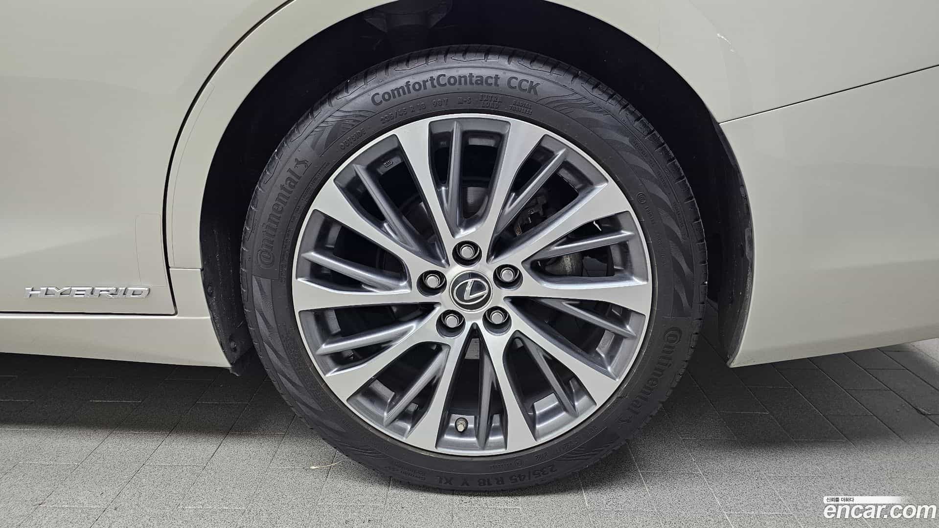 ES Lexus 2018.9-OUTER-031