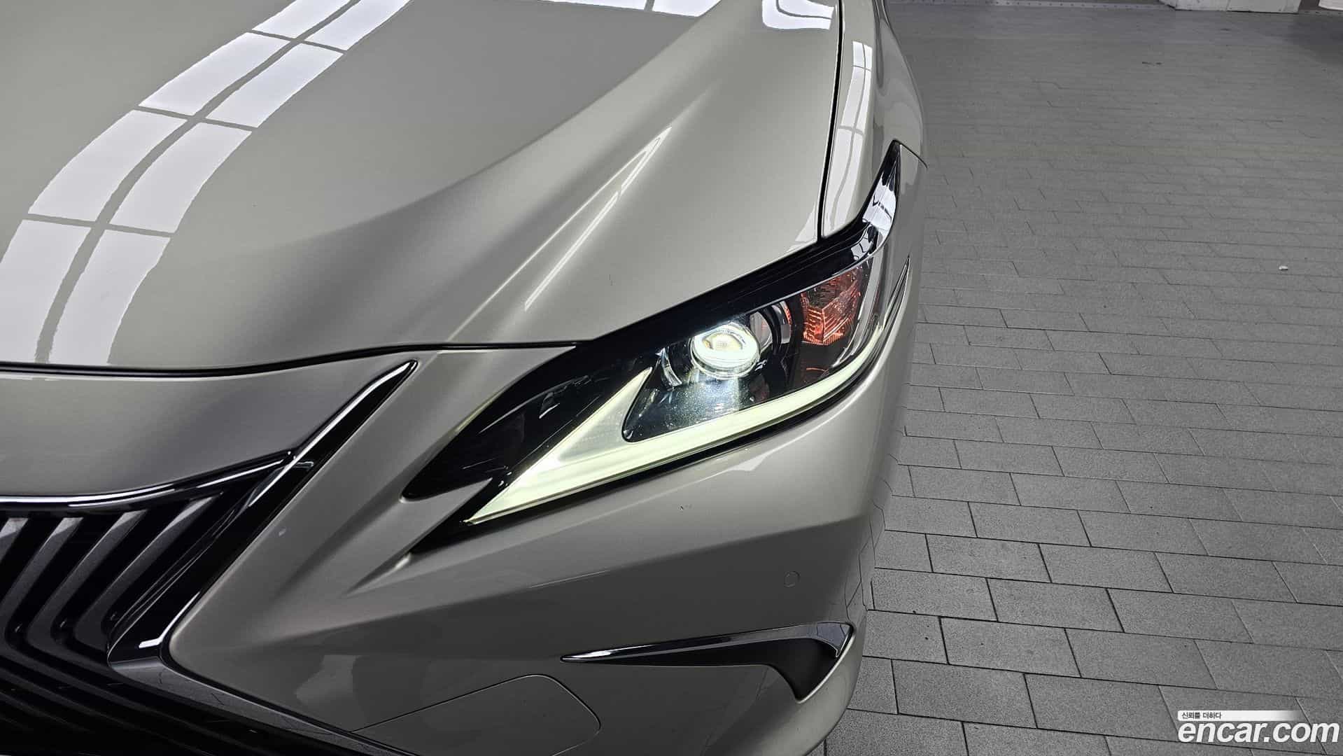 ES Lexus 2018.9-OUTER-032