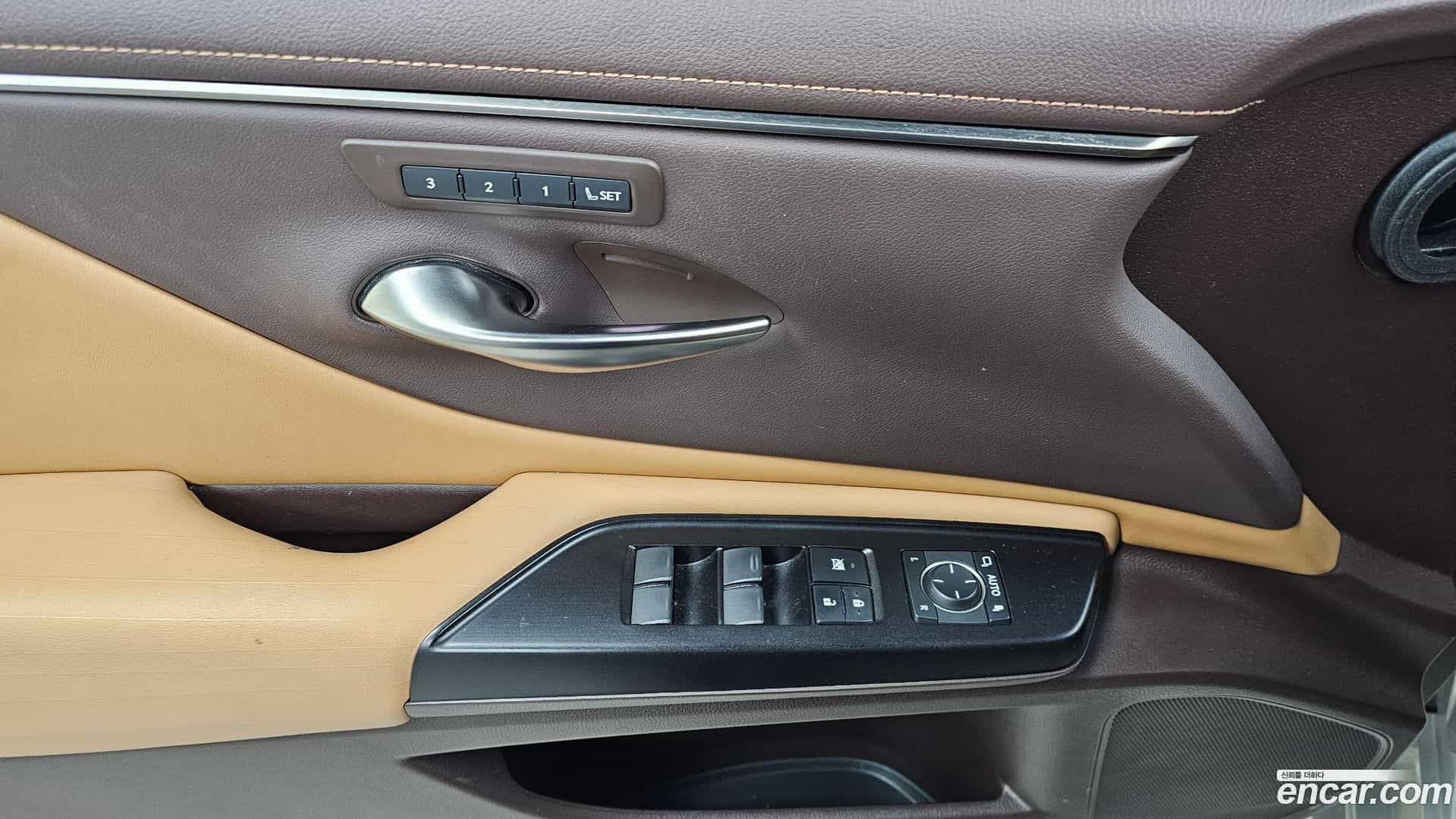 ES Lexus 2018.9-OPTION-044