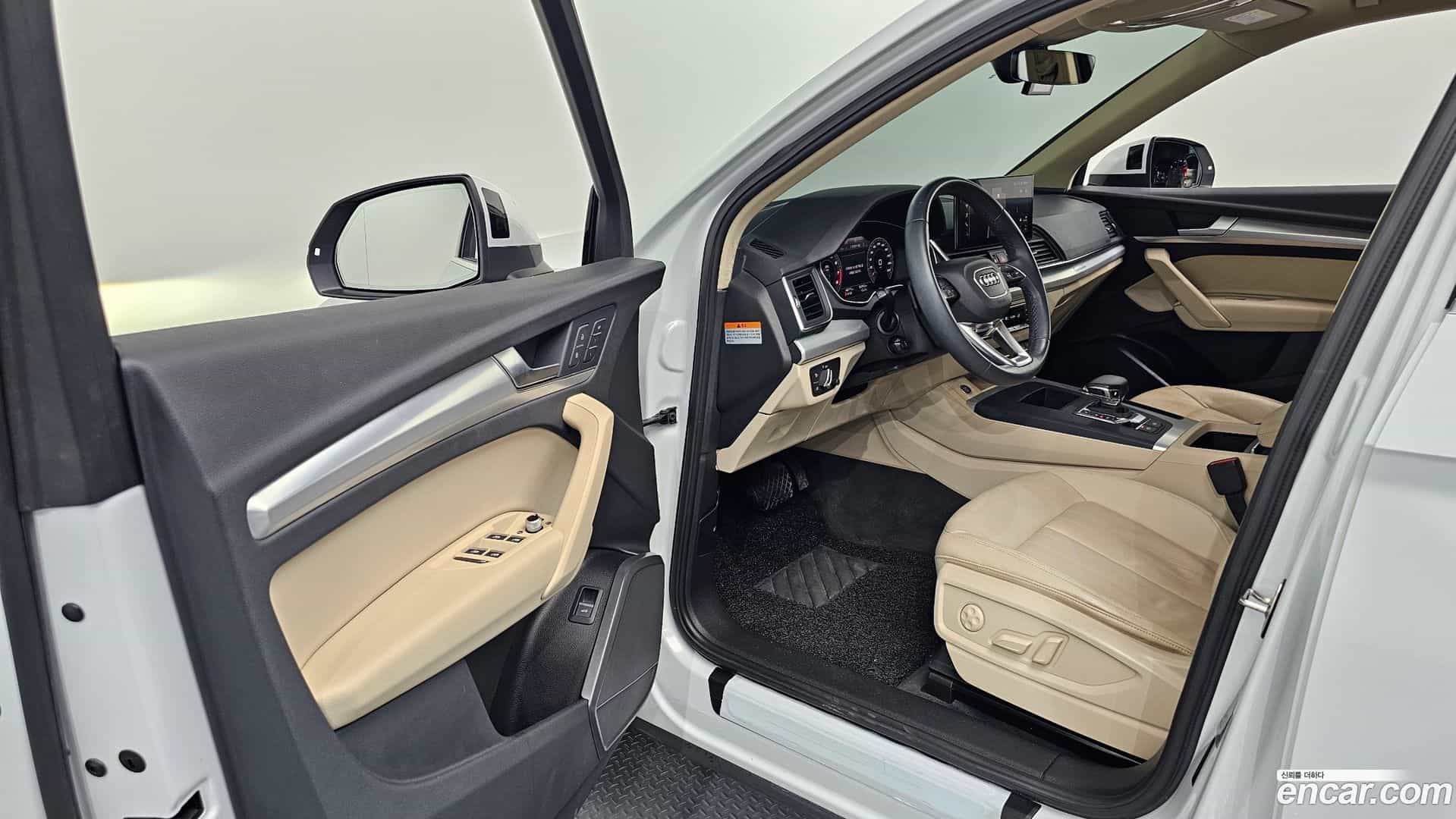 Q5 Audi 2021.10-INNER-010