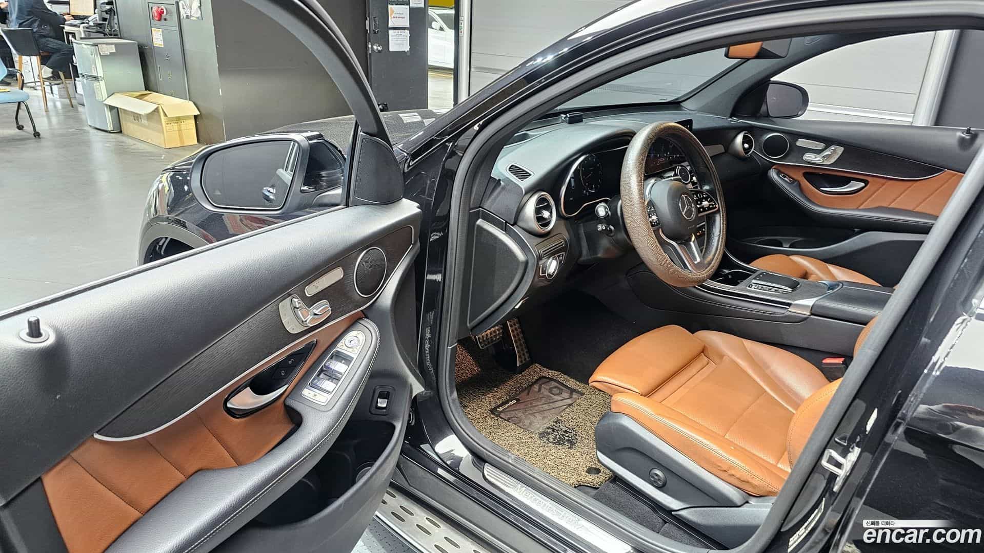GLC-Class Mercedes-Benz 2020.4-INNER-010