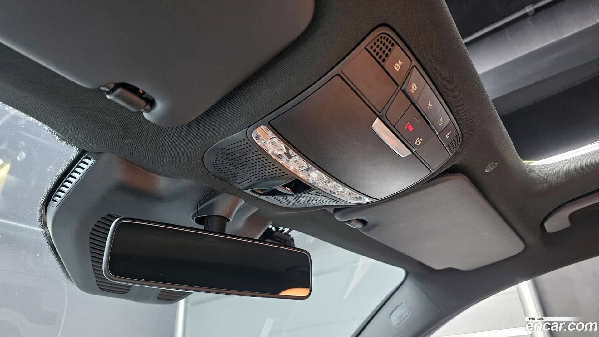 GLC-Class Mercedes-Benz 2020.4-OPTION-023