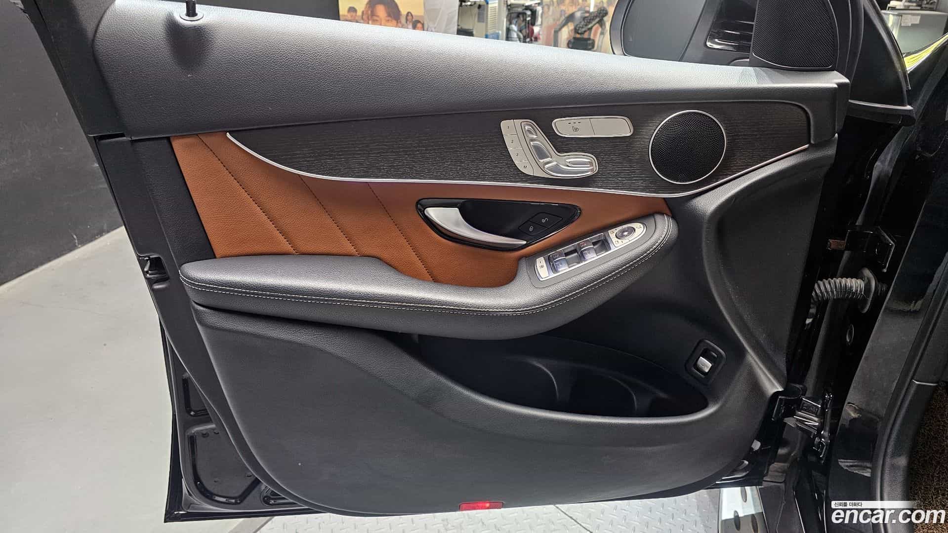 GLC-Class Mercedes-Benz 2020.4-INNER-034