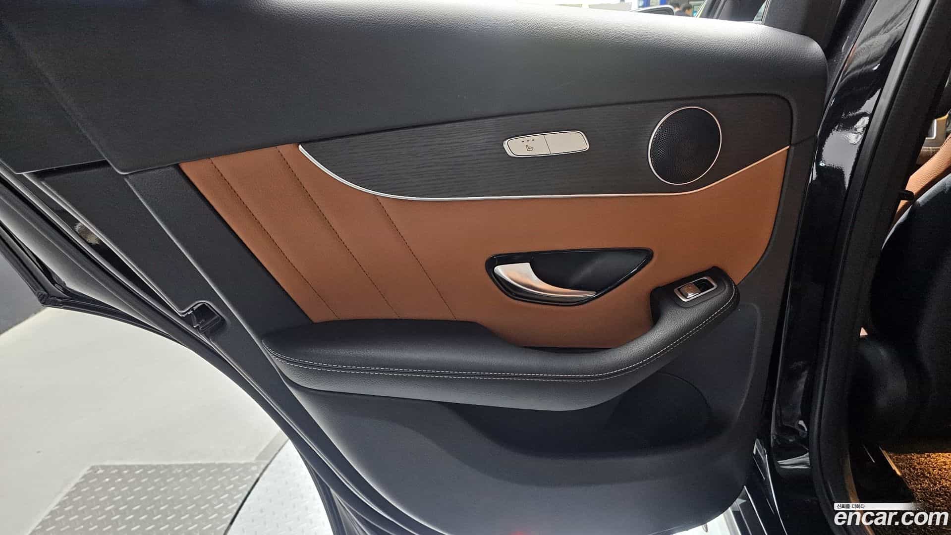 GLC-Class Mercedes-Benz 2020.4-INNER-035