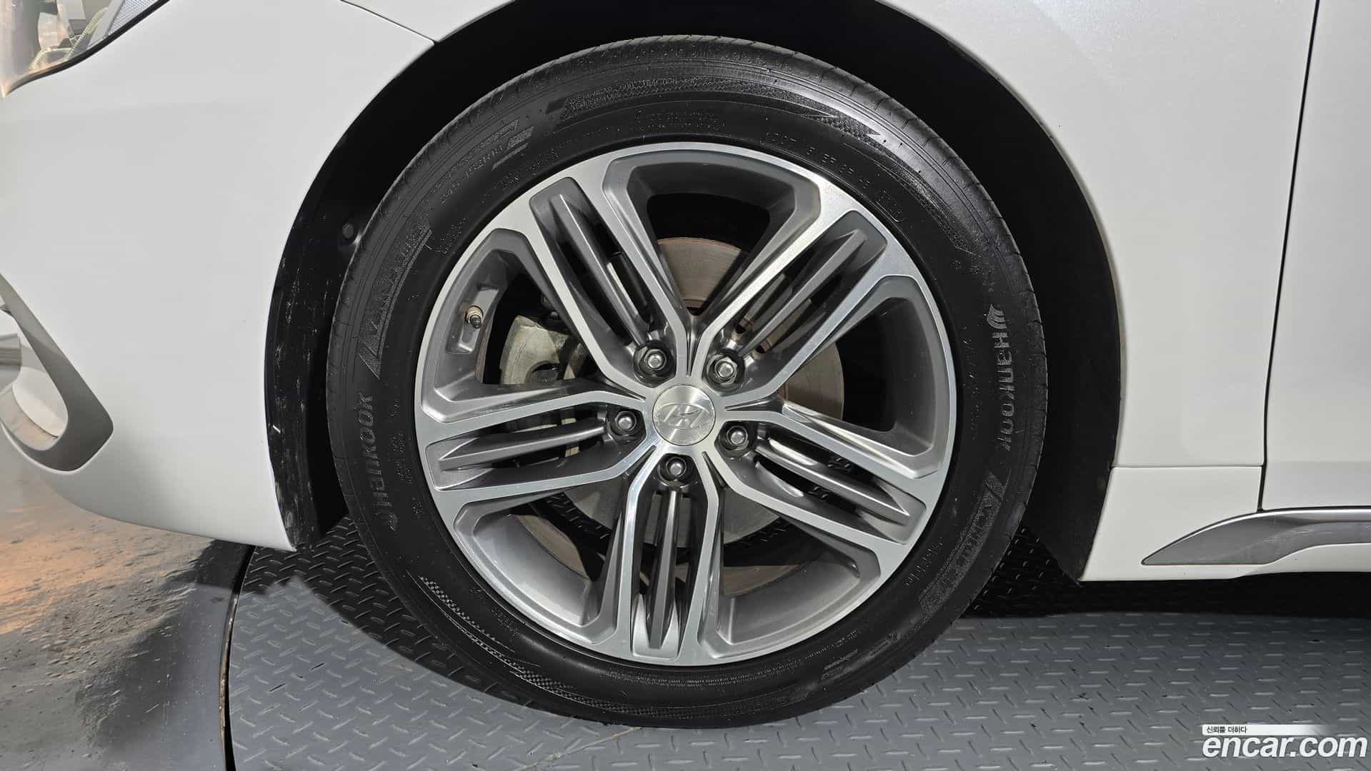 Grandeur Hyundai 2018.6-OUTER-005