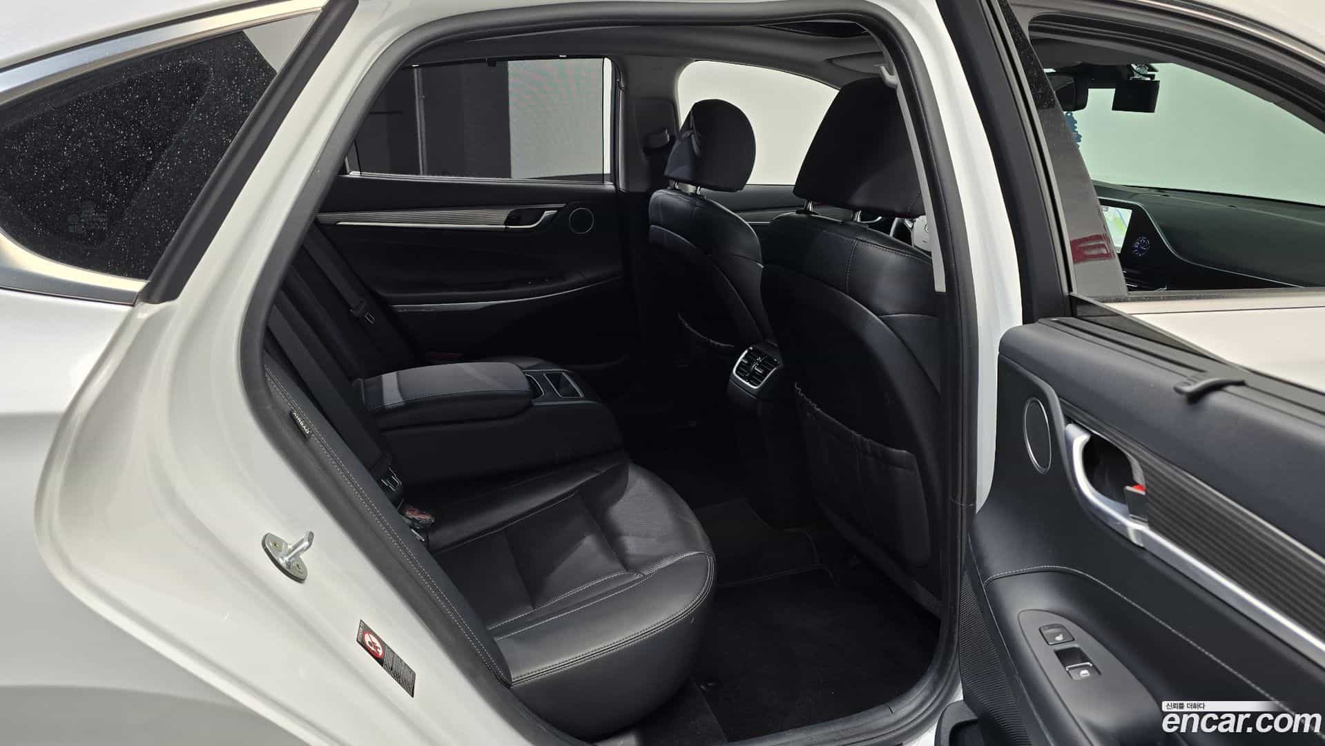 Grandeur Hyundai 2018.6-OPTION-015