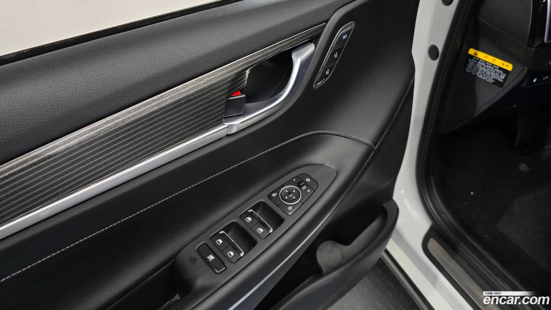 Grandeur Hyundai 2018.6-OPTION-043