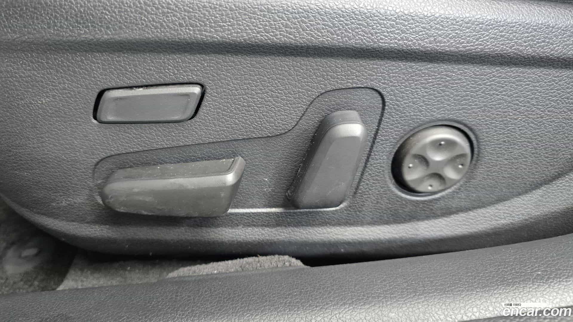 Grandeur Hyundai 2018.6-OPTION-044