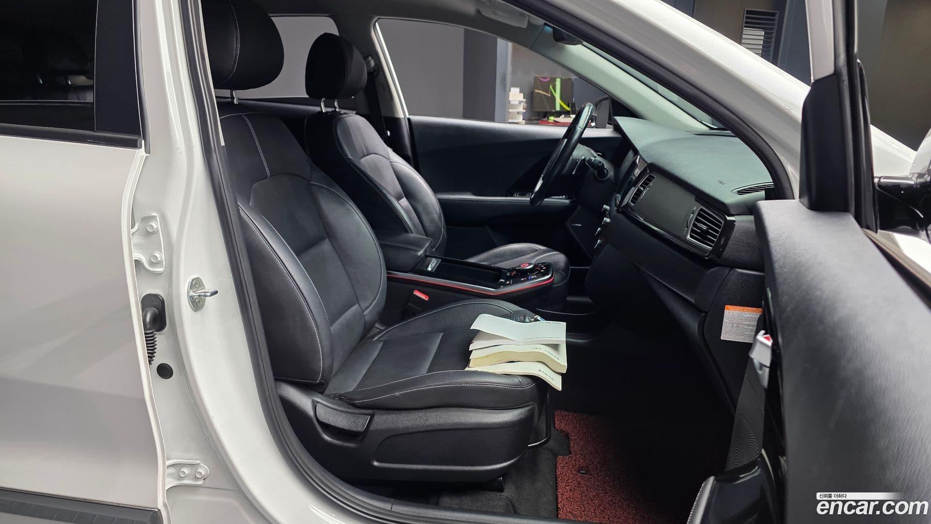 Main__Slider__Photo:Niro Kia 2019.5-10