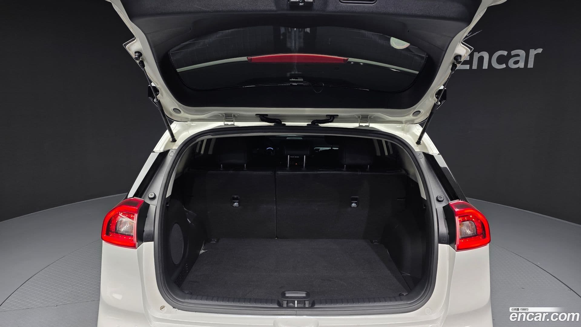 Main__Slider__Photo:Niro Kia 2019.5-19