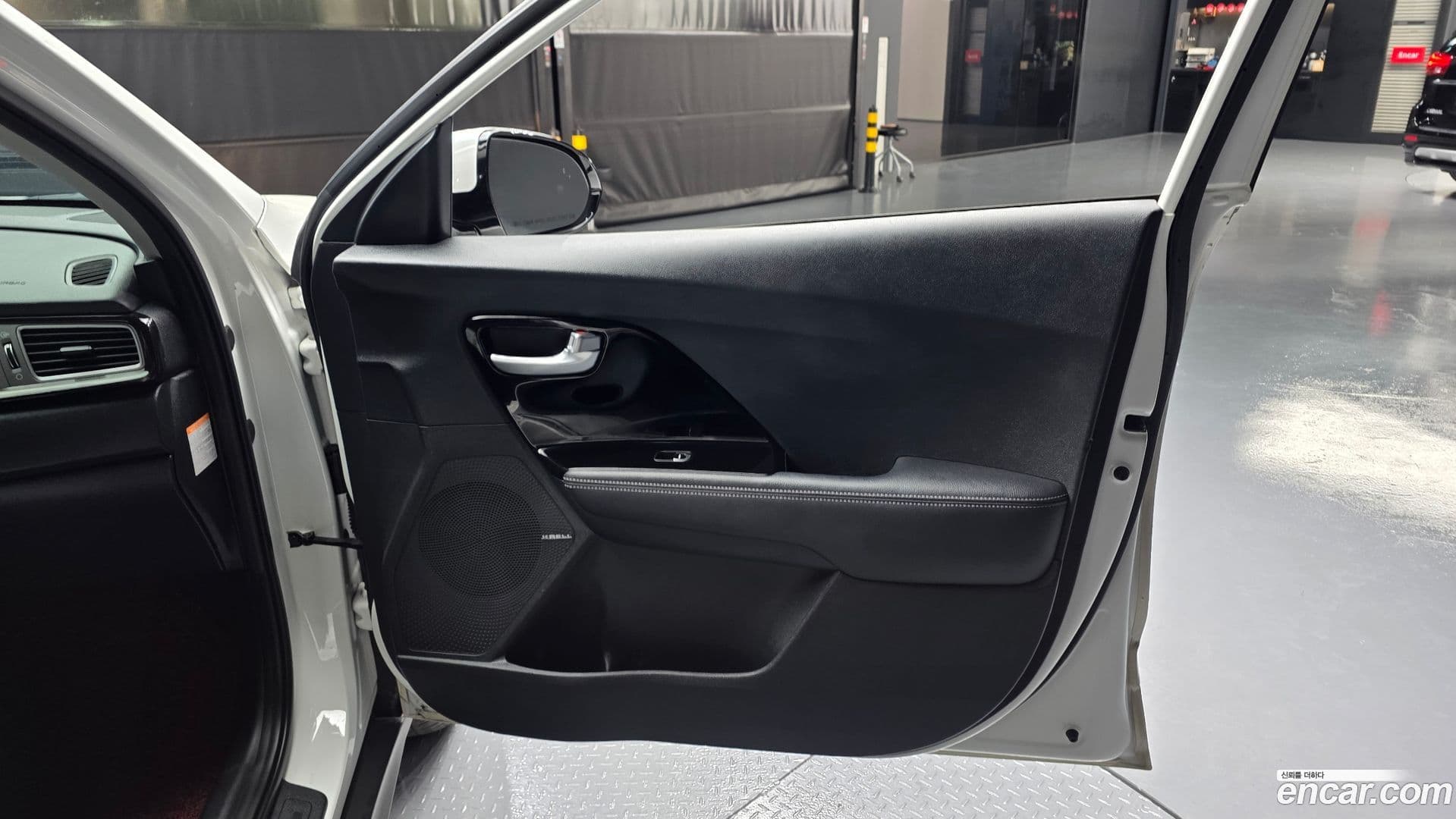 Main__Slider__Photo:Niro Kia 2019.5-23