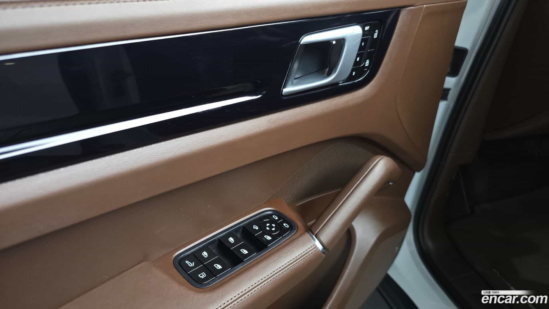 Cayenne Porsche 2021.2-INNER-034