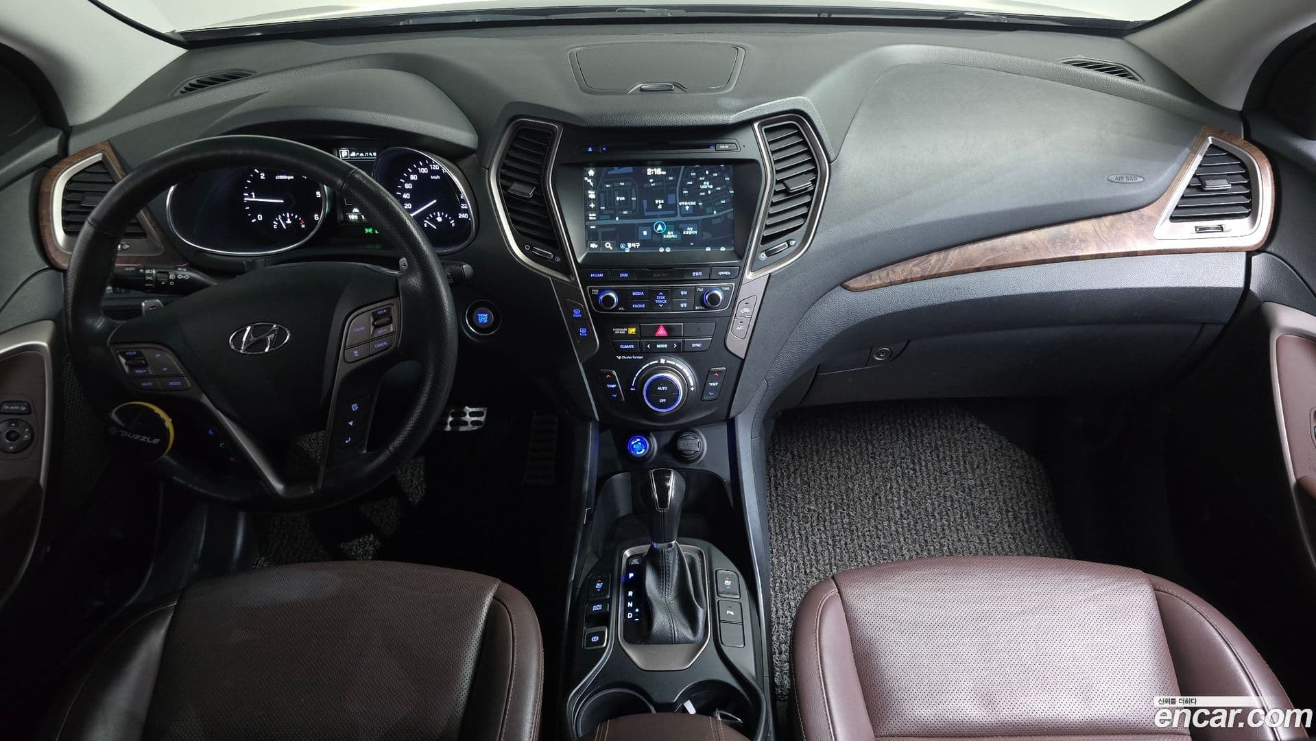 Main__Slider__Photo:Santafe Hyundai 2016.8-6