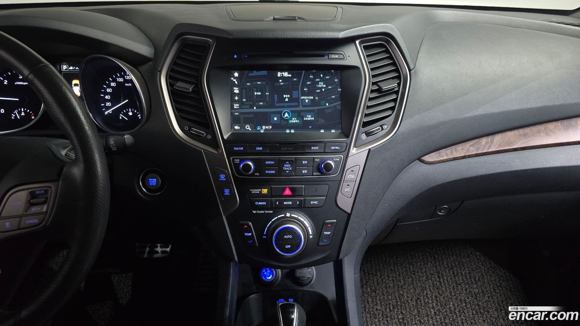 Main__Slider__Photo:Santafe Hyundai 2016.8-13
