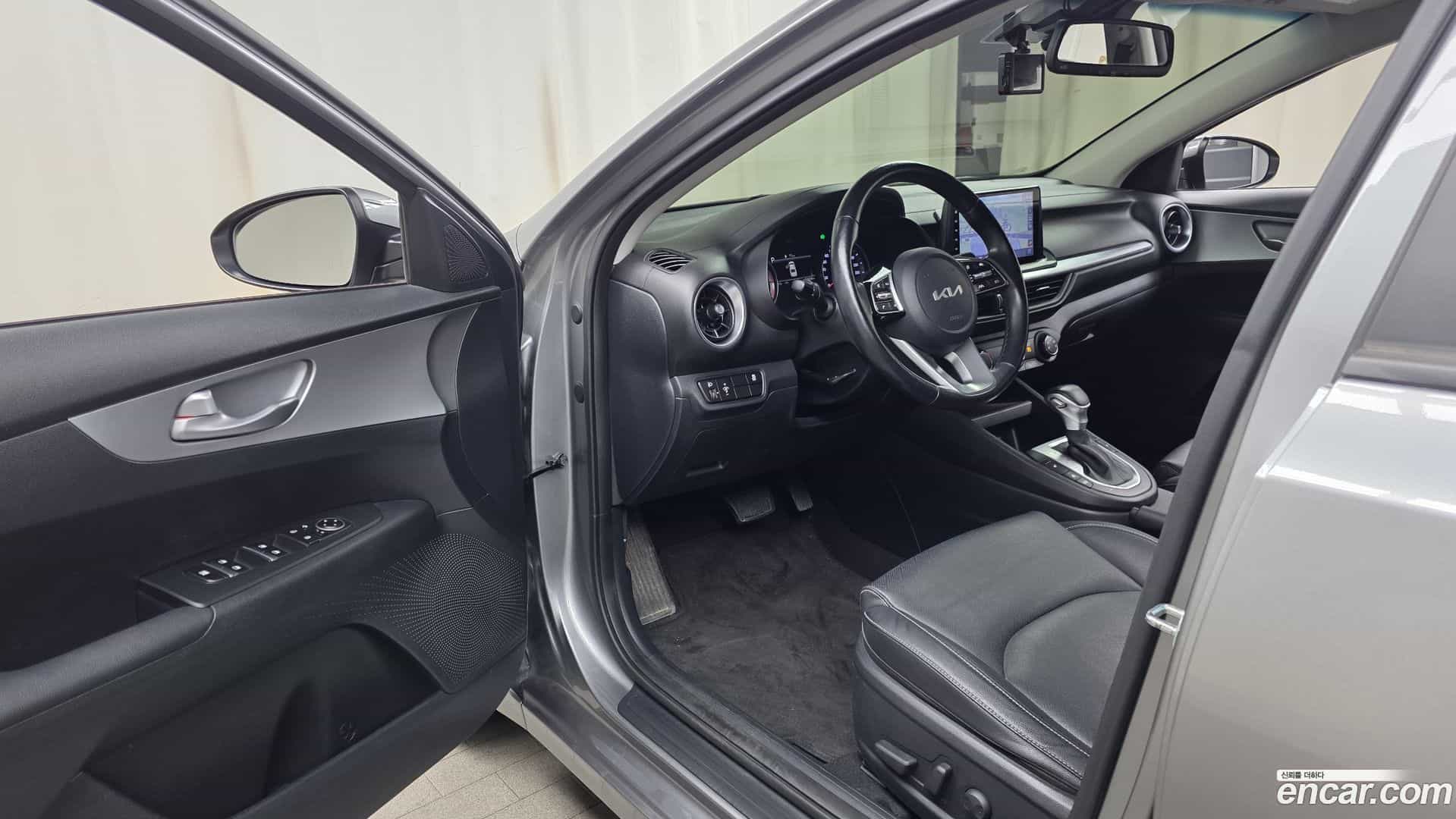 K3 Kia 2023.1-INNER-010