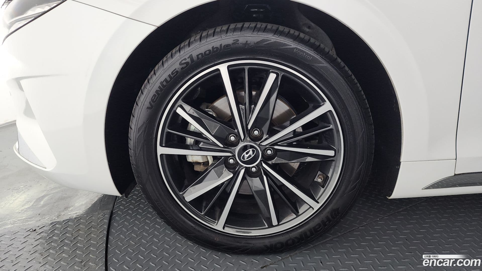Main__Slider__Photo:Grandeur Hyundai 2022.6-4