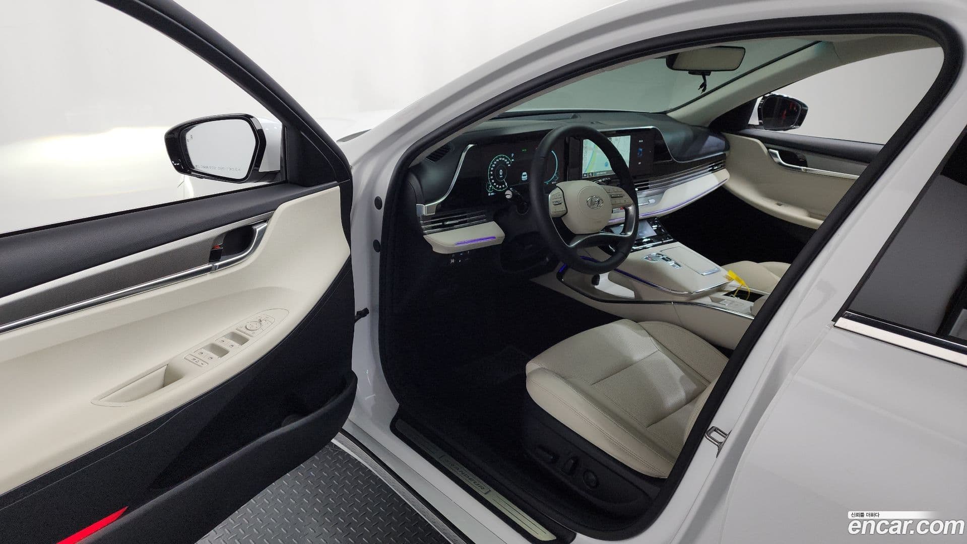 Main__Slider__Photo:Grandeur Hyundai 2022.6-9