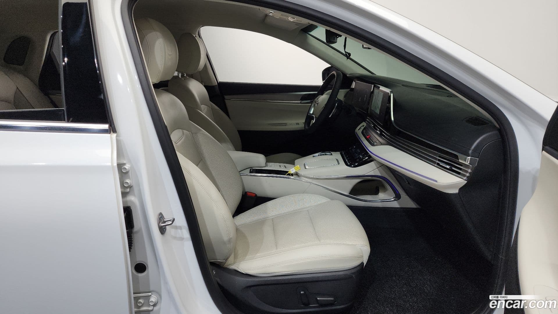 Main__Slider__Photo:Grandeur Hyundai 2022.6-26