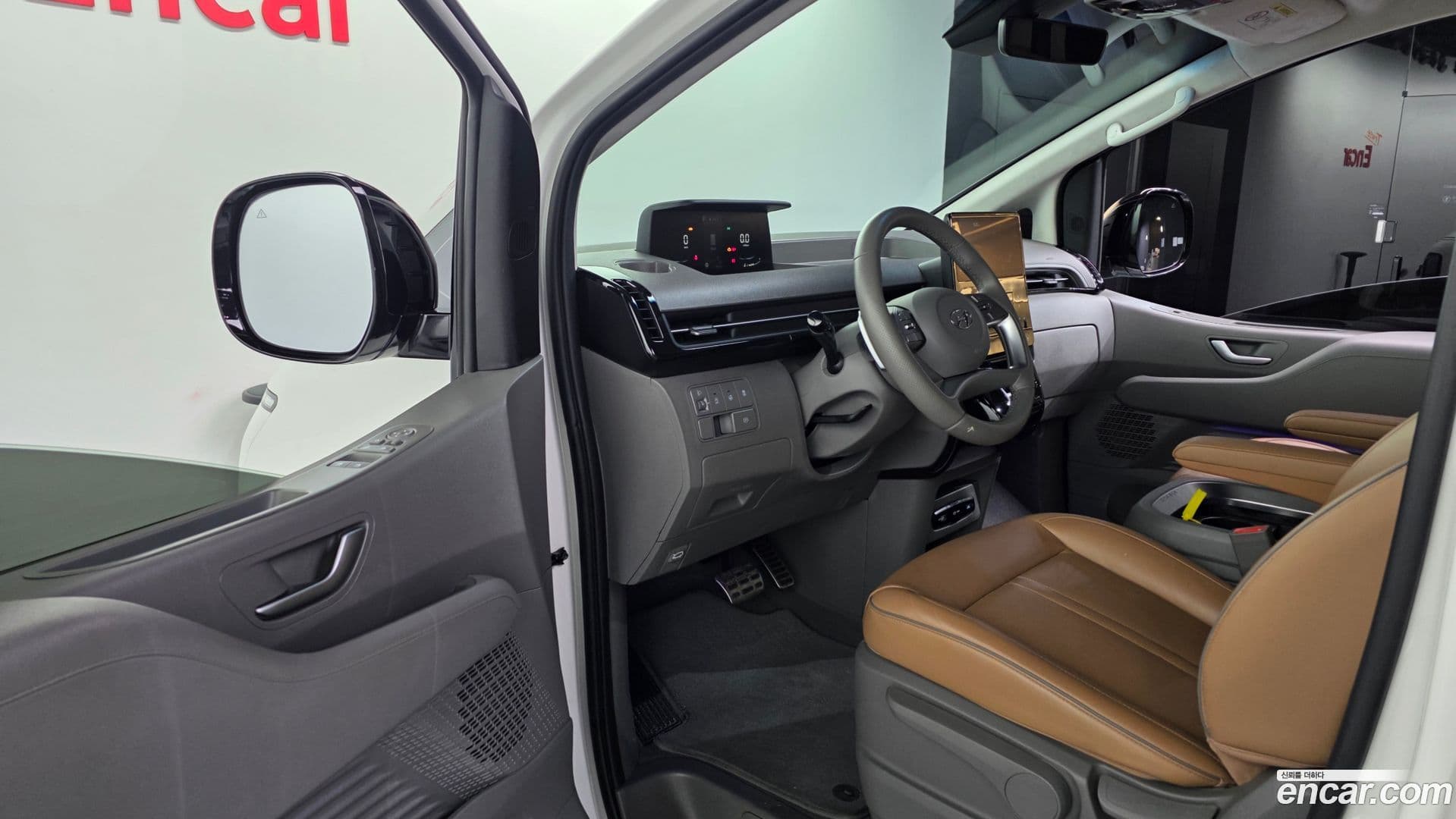 Main__Slider__Photo:Staria Hyundai 2024.2-9
