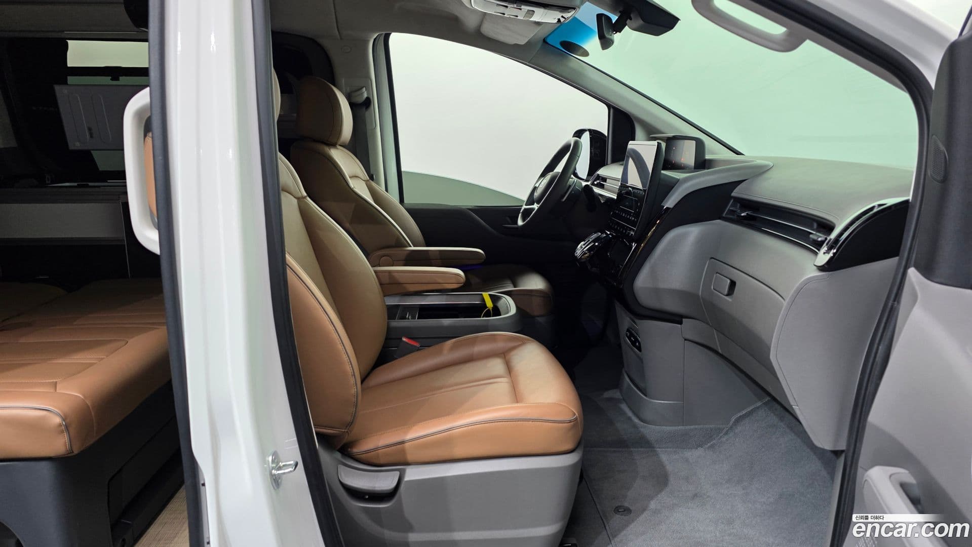 Main__Slider__Photo:Staria Hyundai 2024.2-10