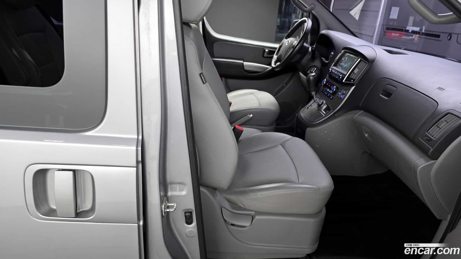 Starex Hyundai 2019.0-INNER-036