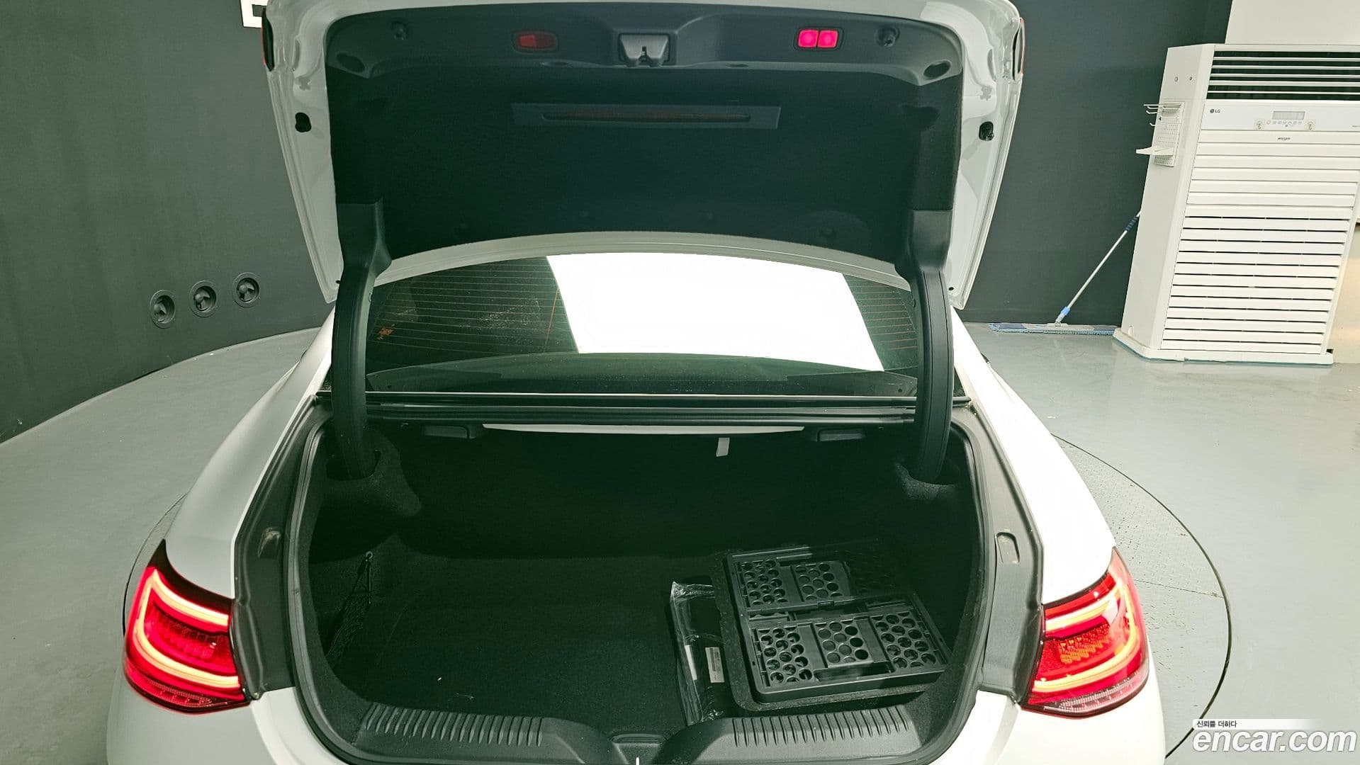 Main__Slider__Photo:CLS-Class Mercedes-Benz 2021.3-19