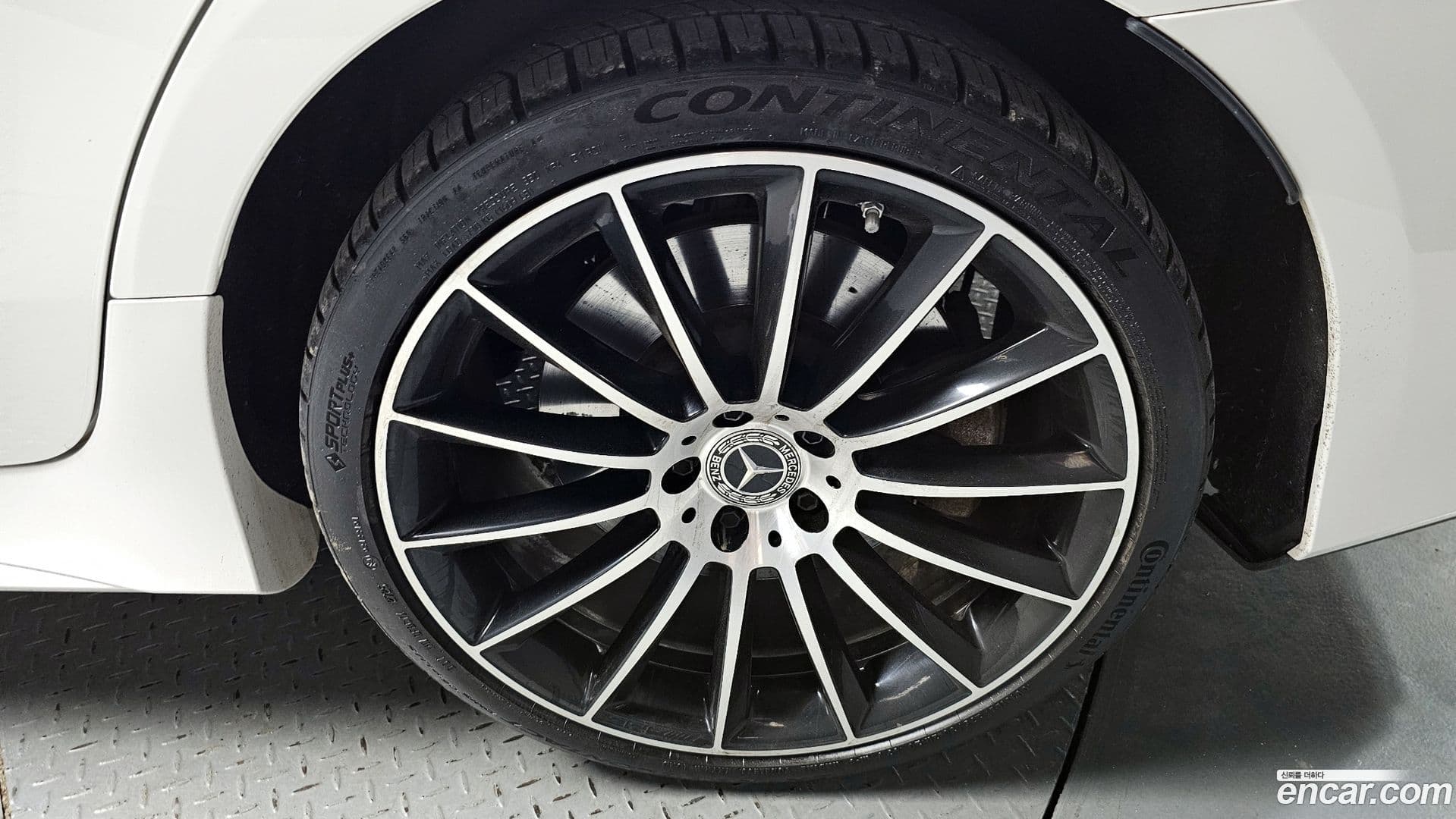 Main__Slider__Photo:CLS-Class Mercedes-Benz 2021.3-20