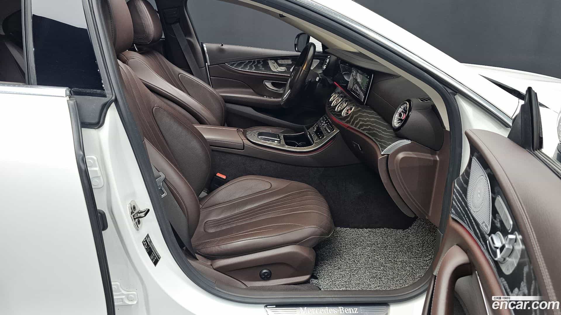 CLS-Class Mercedes-Benz 2021.3-INNER-036