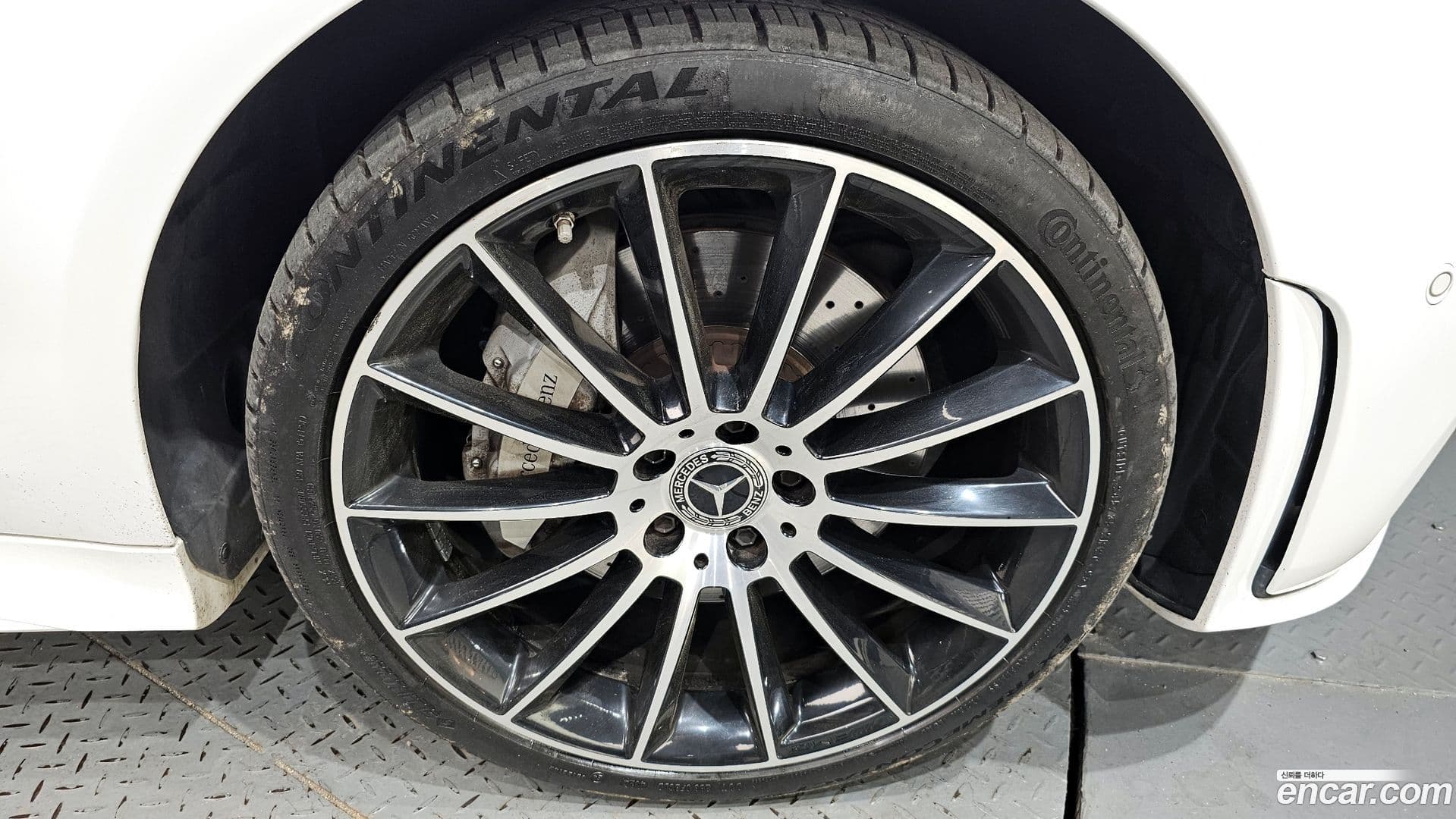 Main__Slider__Photo:CLS-Class Mercedes-Benz 2021.3-39