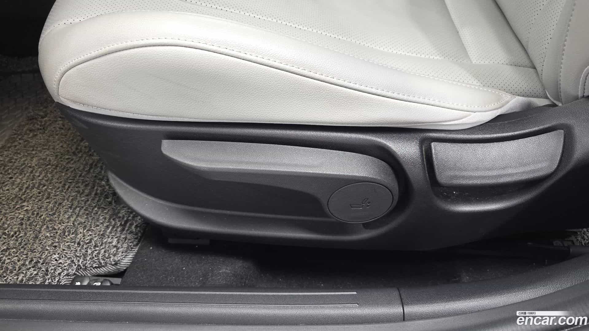 AVANTE Hyundai 2020.6-OPTION-043