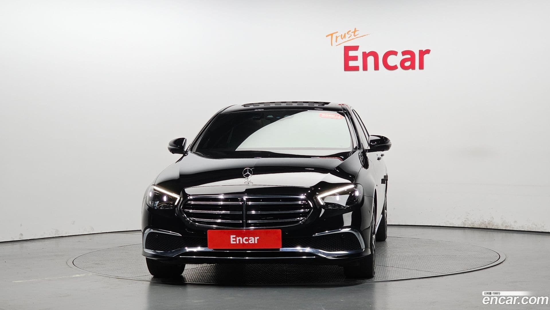 Main__Slider__Photo:E-Class Mercedes-Benz 2020.11-2