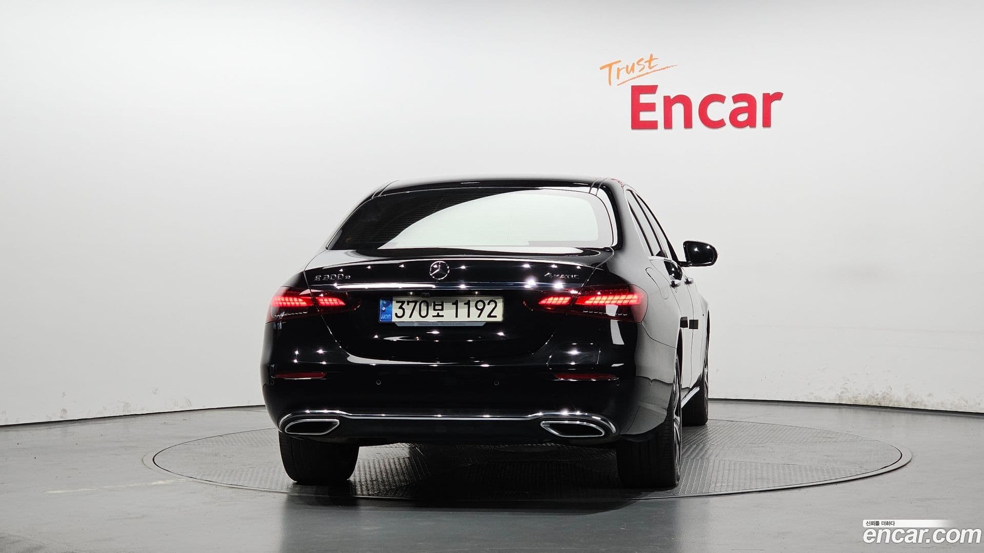 Main__Slider__Photo:E-Class Mercedes-Benz 2020.11-3