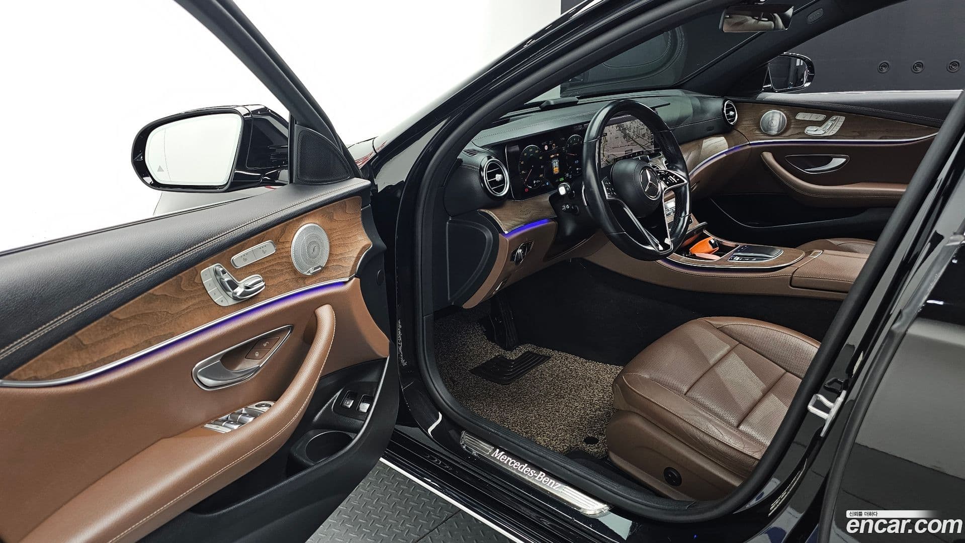 Main__Slider__Photo:E-Class Mercedes-Benz 2020.11-10