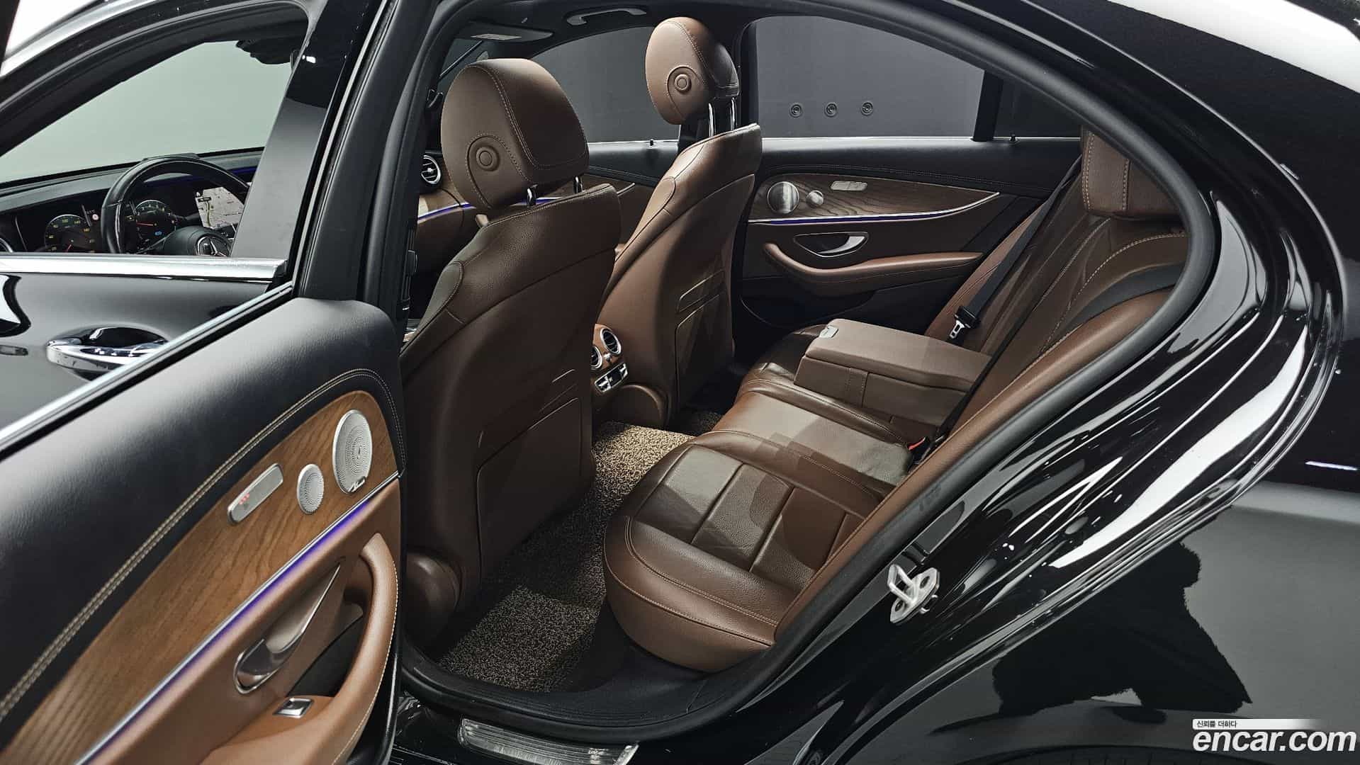 E-Class Mercedes-Benz 2020.11-OPTION-016