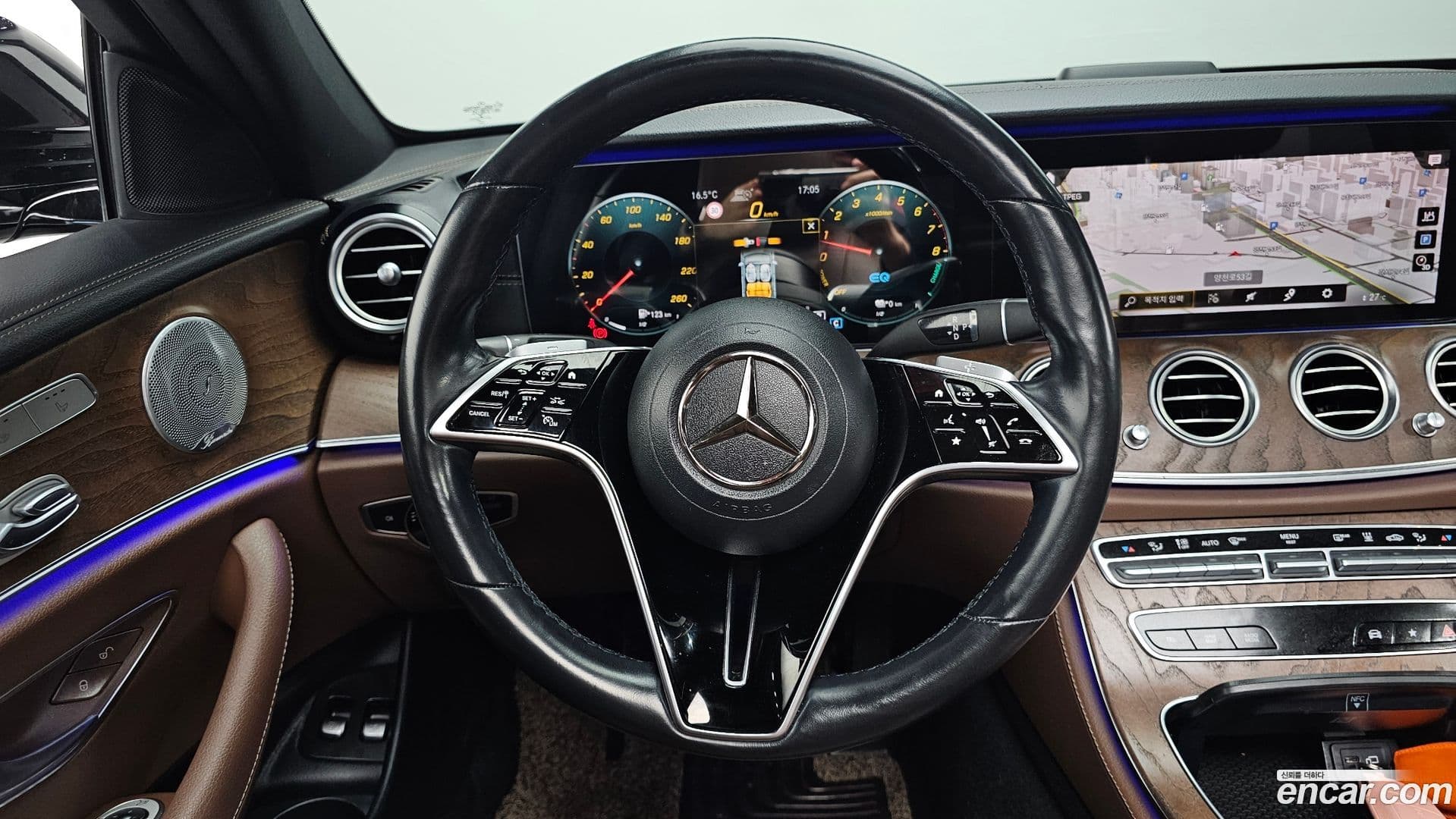 Main__Slider__Photo:E-Class Mercedes-Benz 2020.11-12