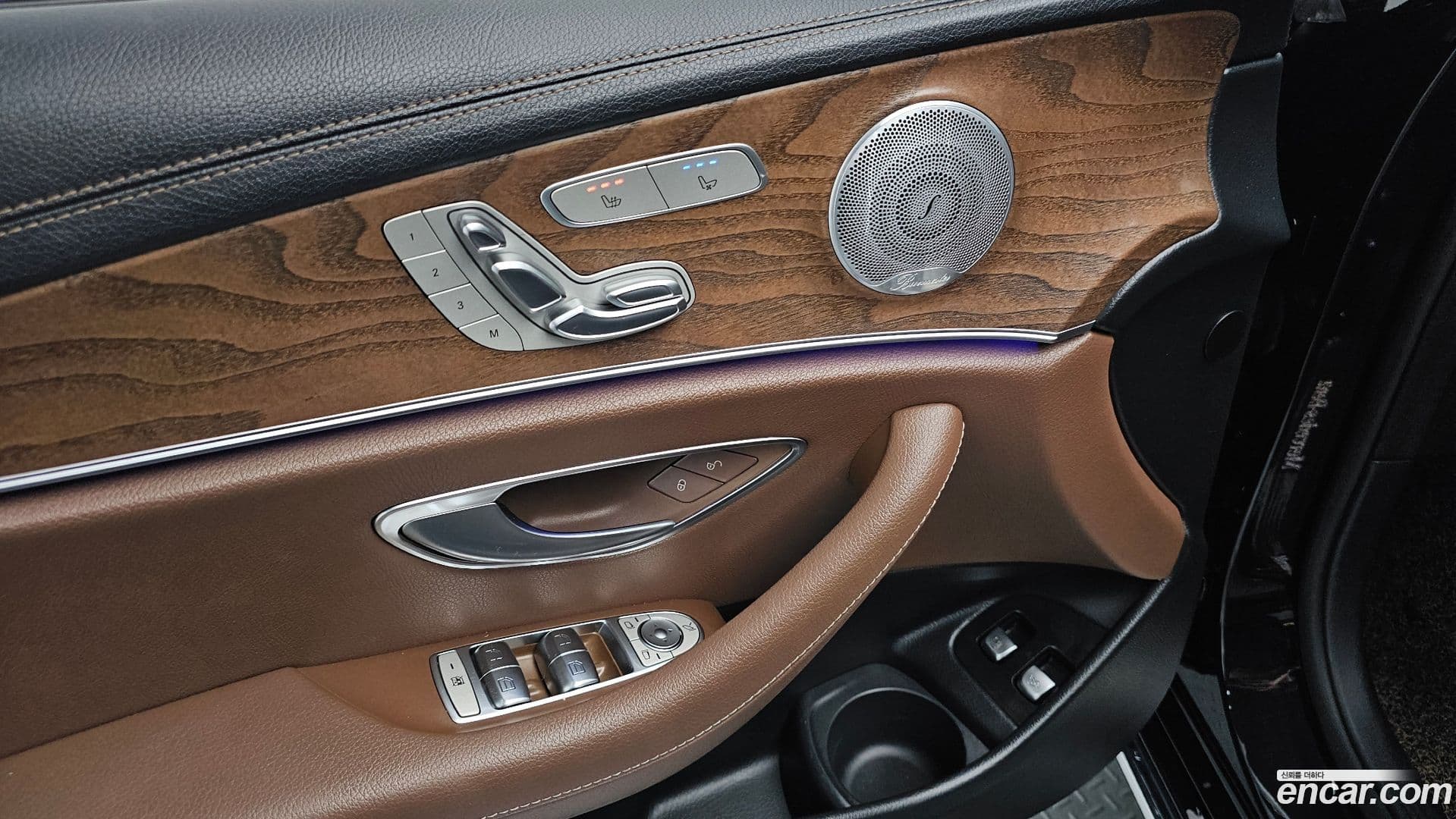 Main__Slider__Photo:E-Class Mercedes-Benz 2020.11-16