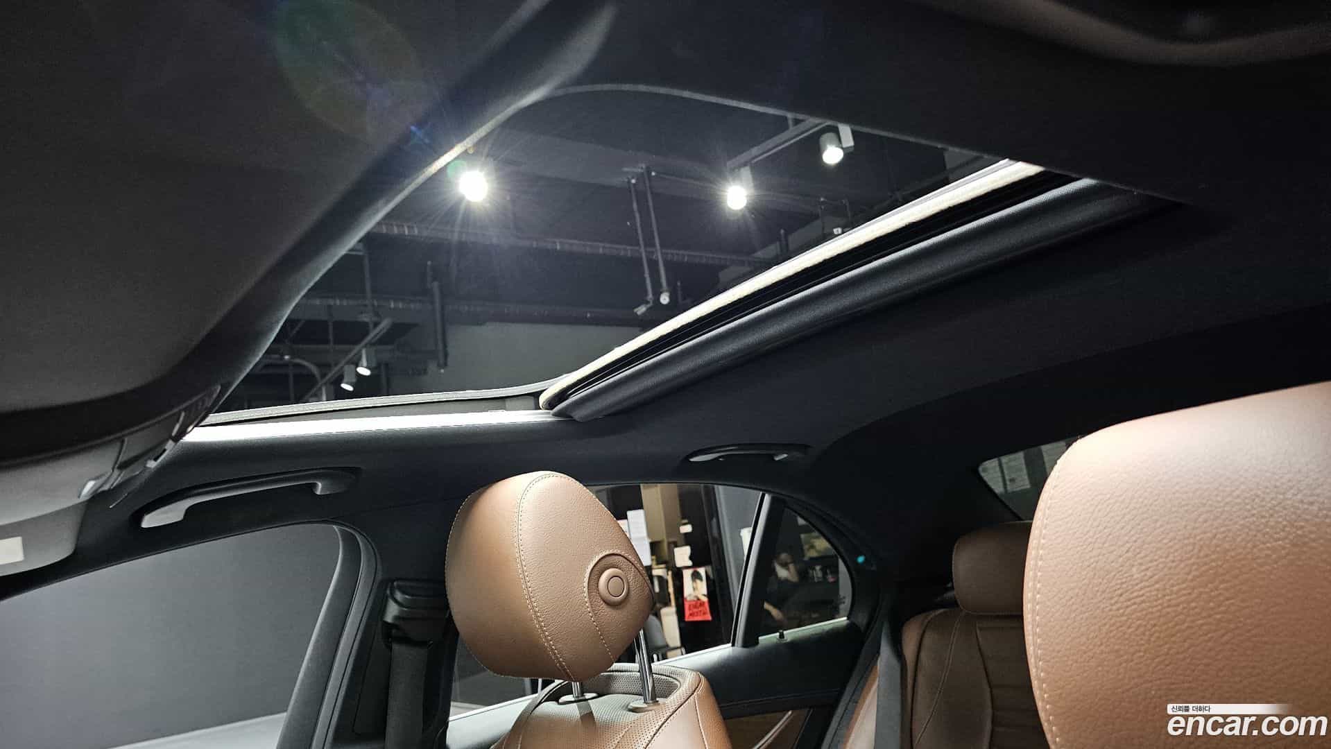 E-Class Mercedes-Benz 2020.11-OPTION-023