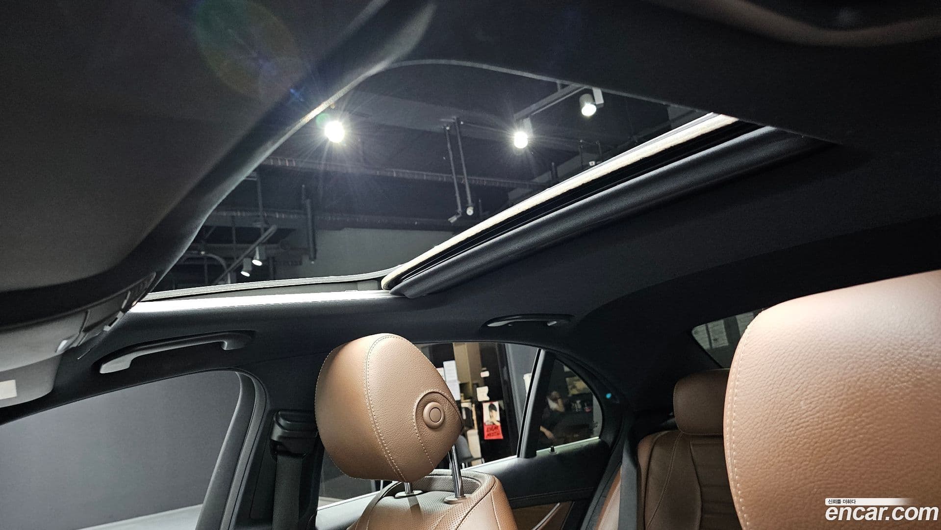 Main__Slider__Photo:E-Class Mercedes-Benz 2020.11-18