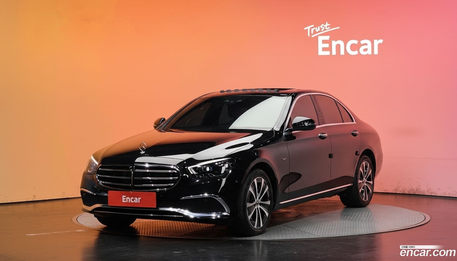 Main__Slider__Photo:E-Class Mercedes-Benz 2020.11-0
