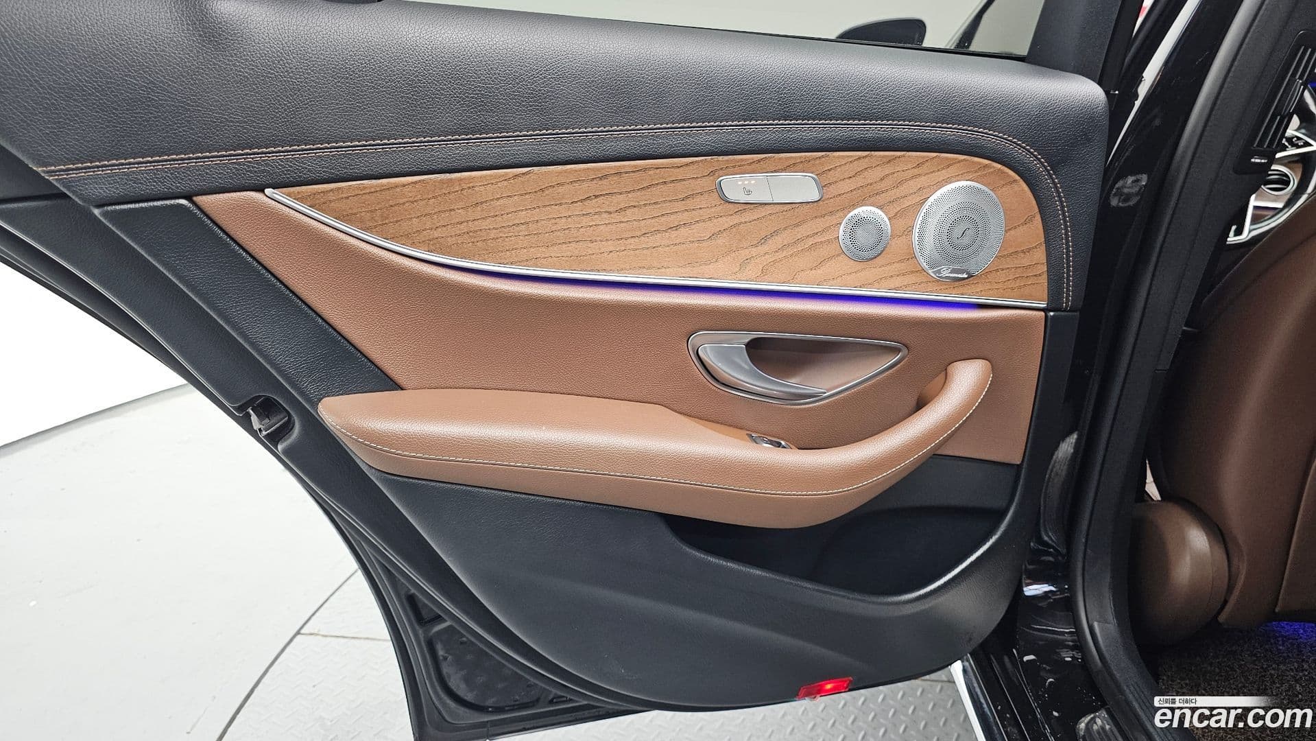 Main__Slider__Photo:E-Class Mercedes-Benz 2020.11-24