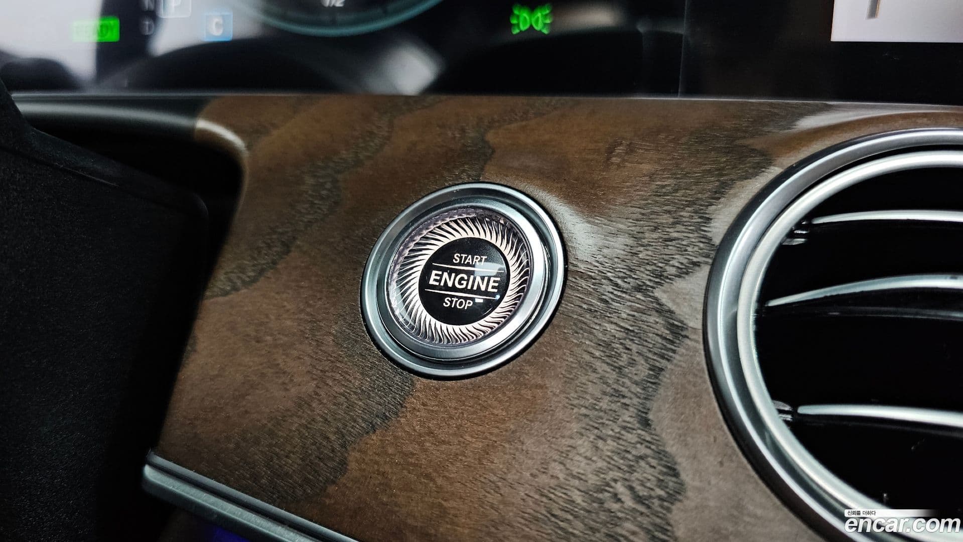 Main__Slider__Photo:E-Class Mercedes-Benz 2020.11-33