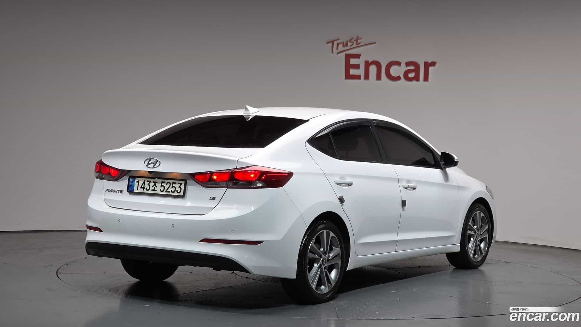 AVANTE Hyundai 2017.9-OUTER-002