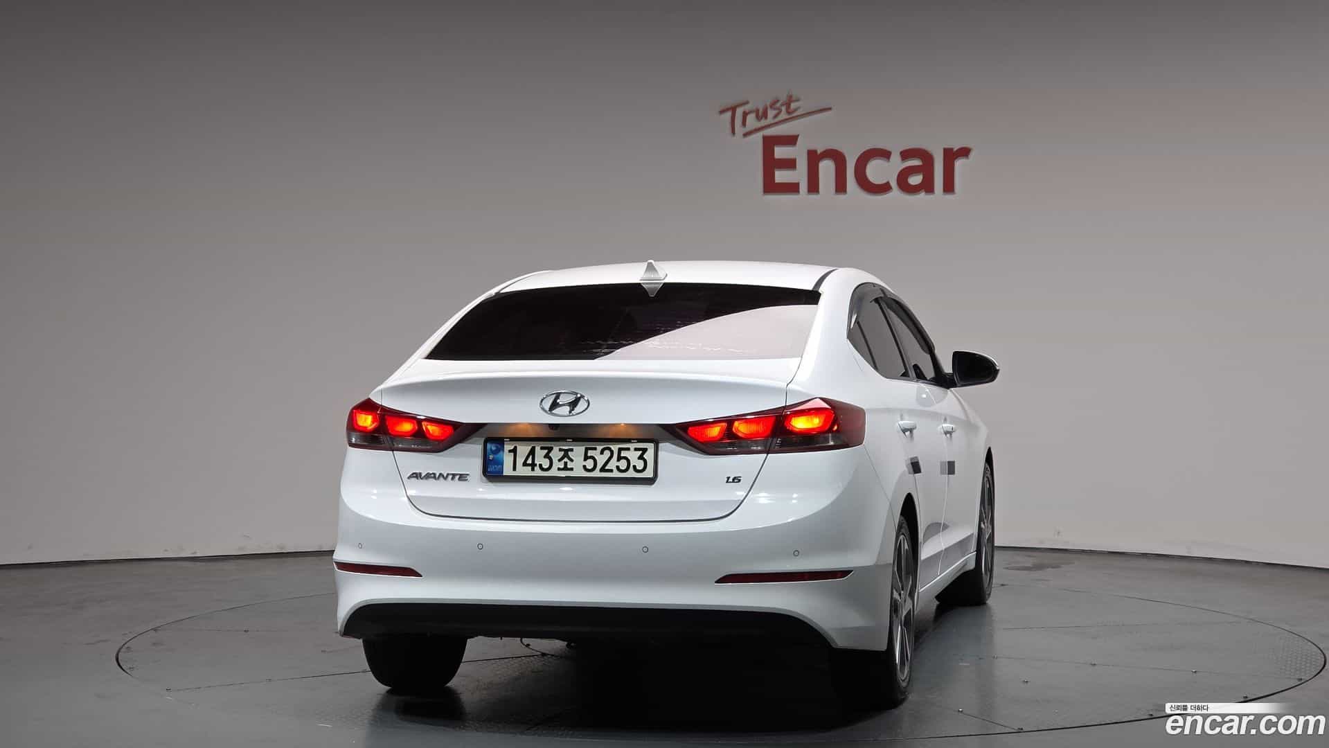 AVANTE Hyundai 2017.9-OUTER-004