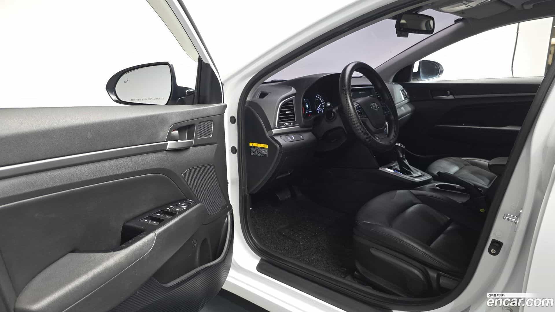 AVANTE Hyundai 2017.9-INNER-010