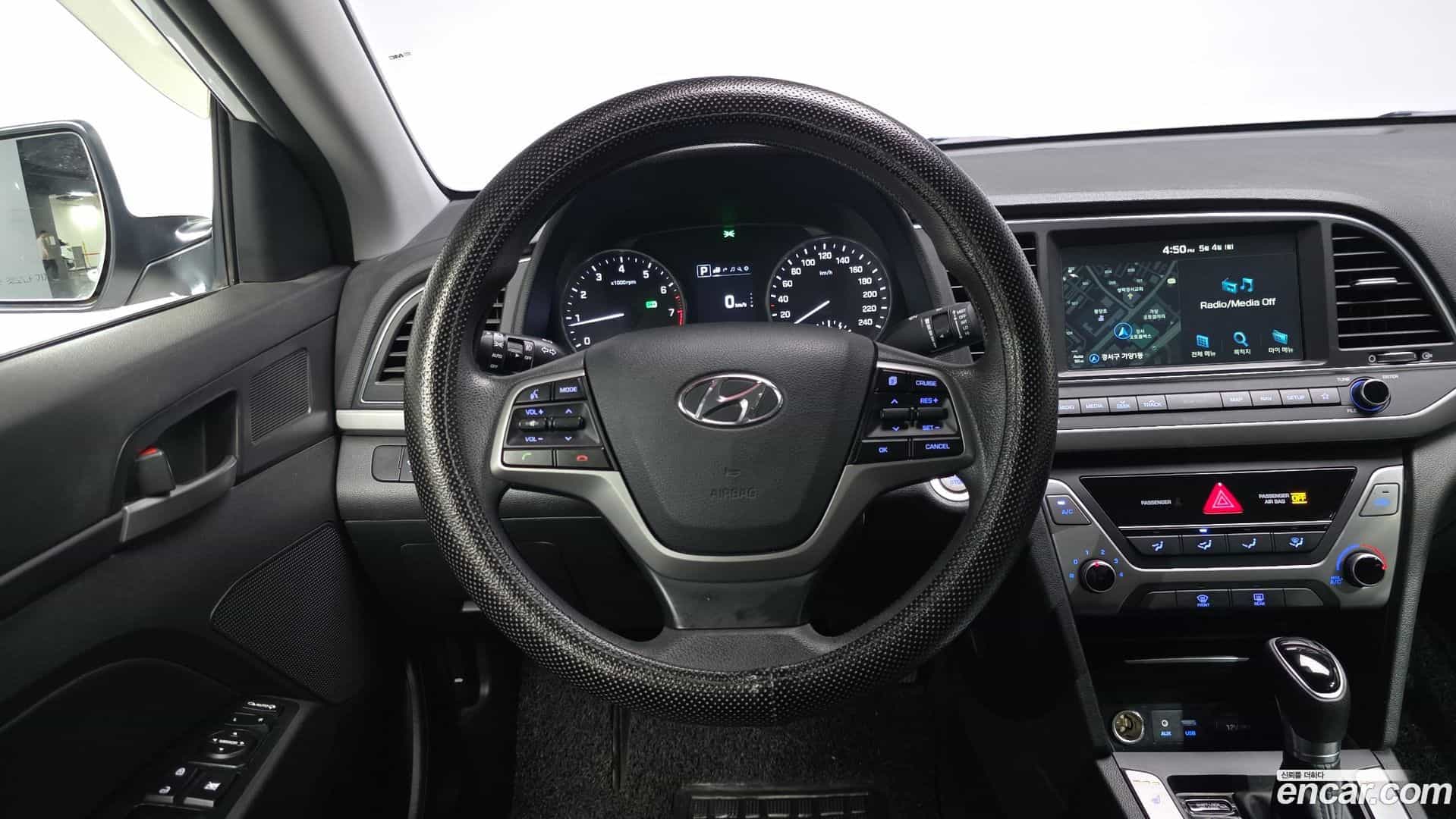 AVANTE Hyundai 2017.9-OPTION-016