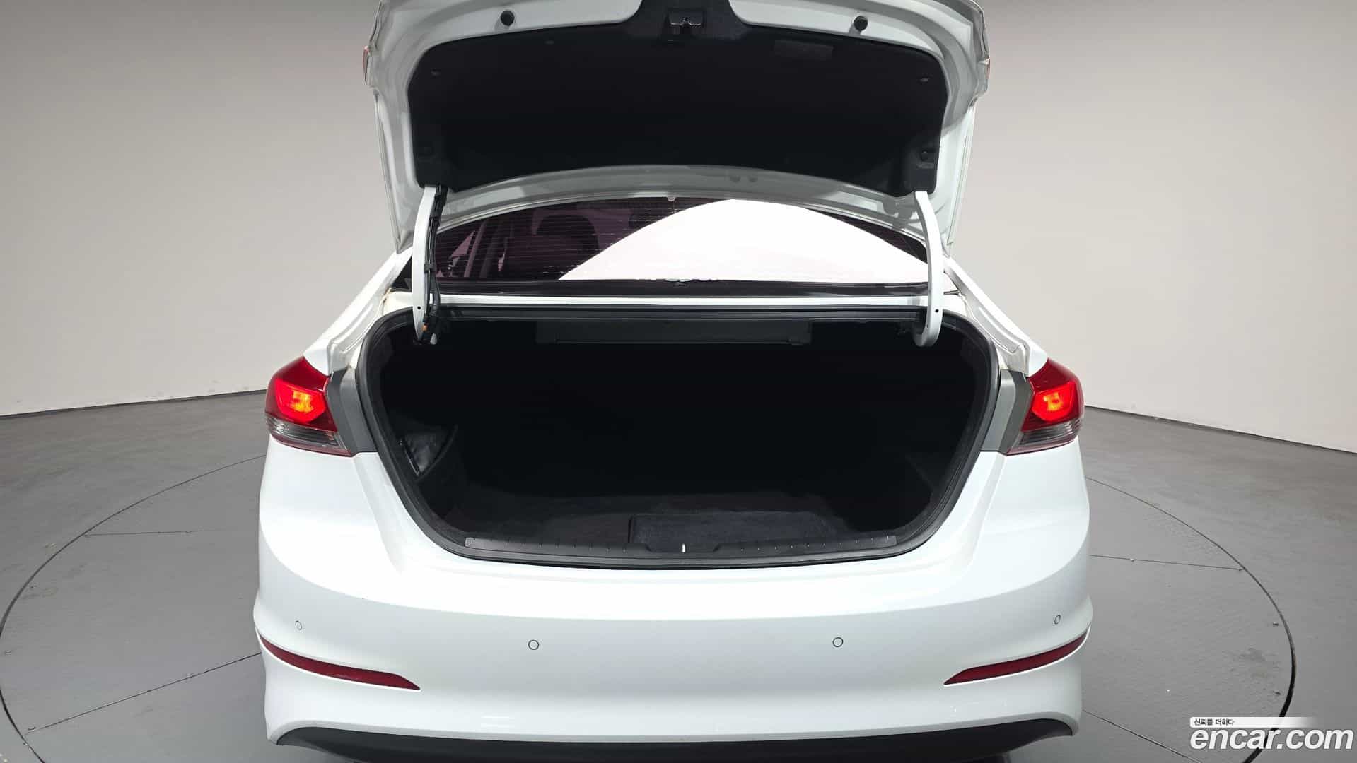 AVANTE Hyundai 2017.9-OPTION-024