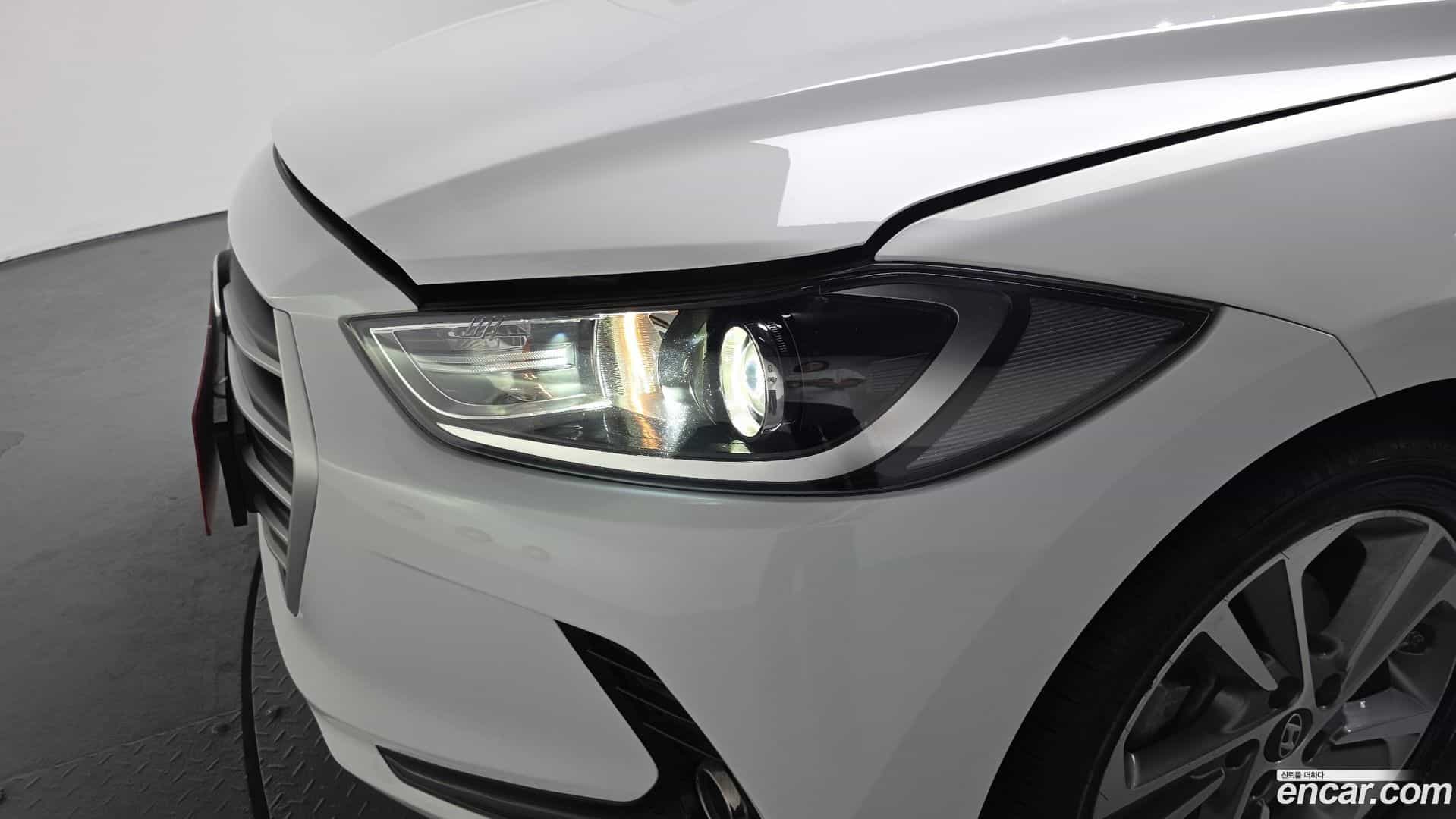 AVANTE Hyundai 2017.9-OUTER-032