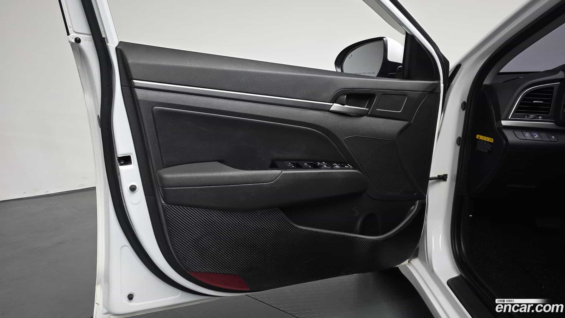 AVANTE Hyundai 2017.9-INNER-034