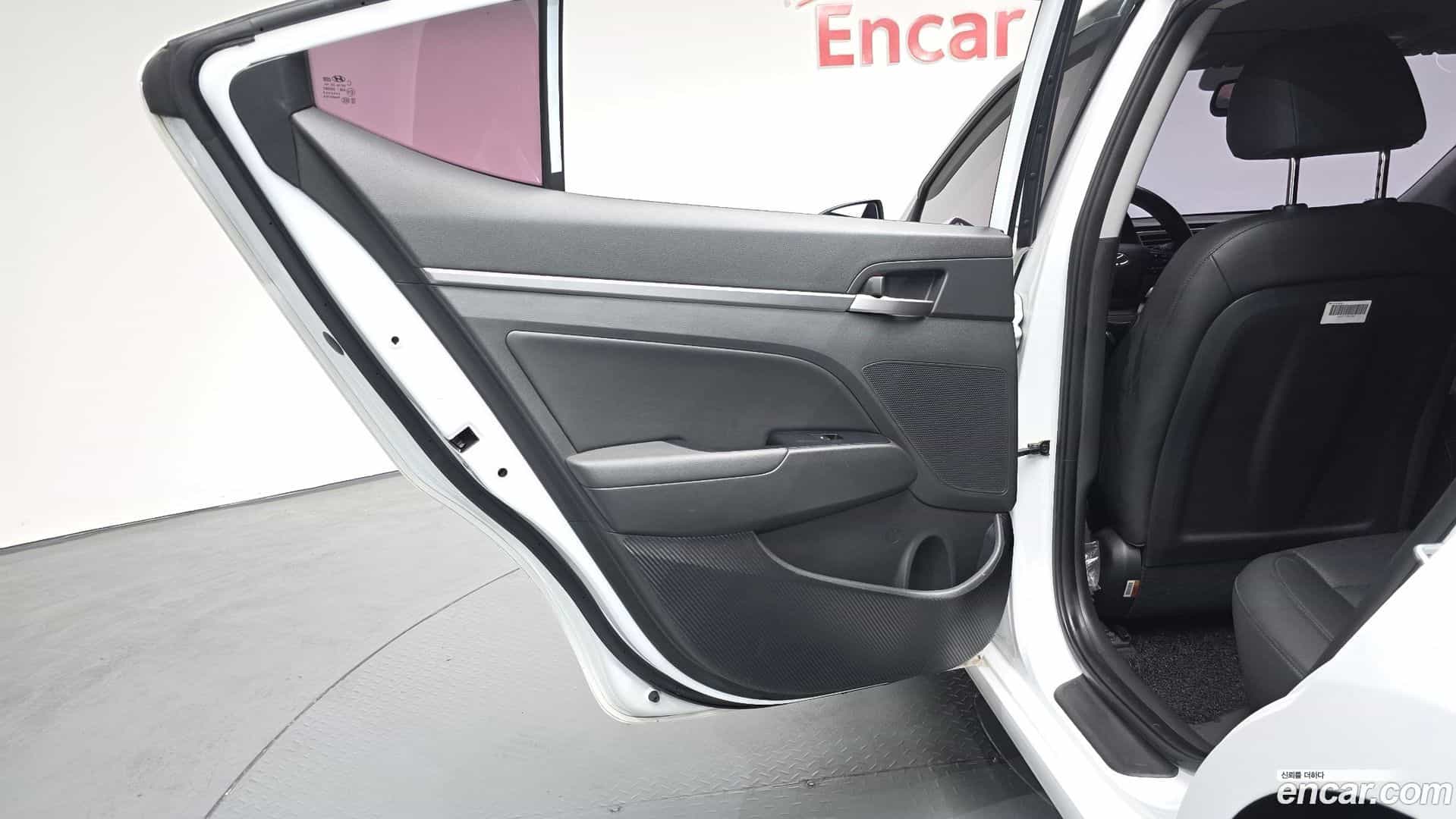 AVANTE Hyundai 2017.9-INNER-035