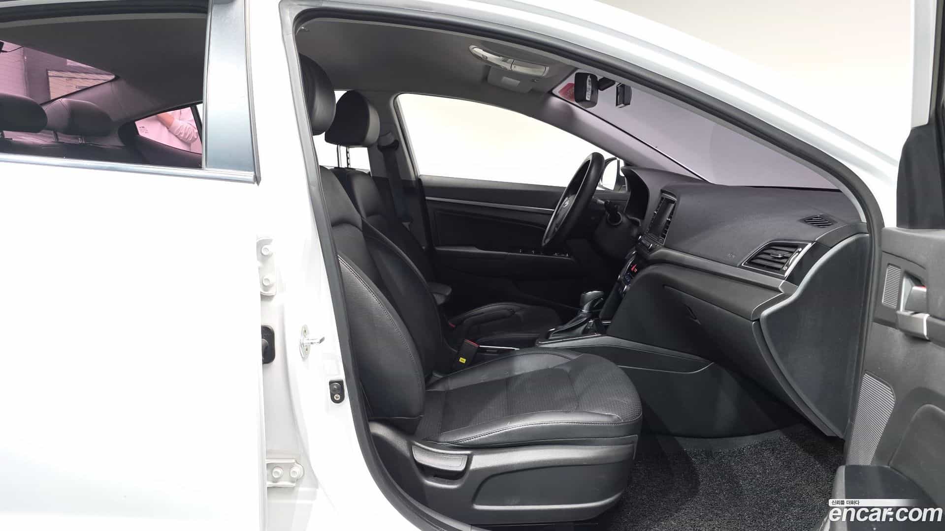 AVANTE Hyundai 2017.9-INNER-036